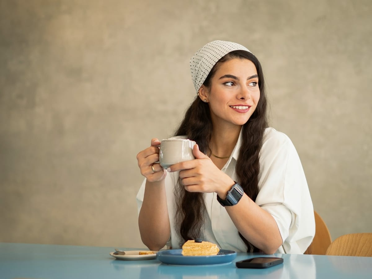 Why Some Cafes Make Us Want to Stay Longer